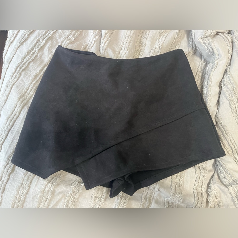 Black skort